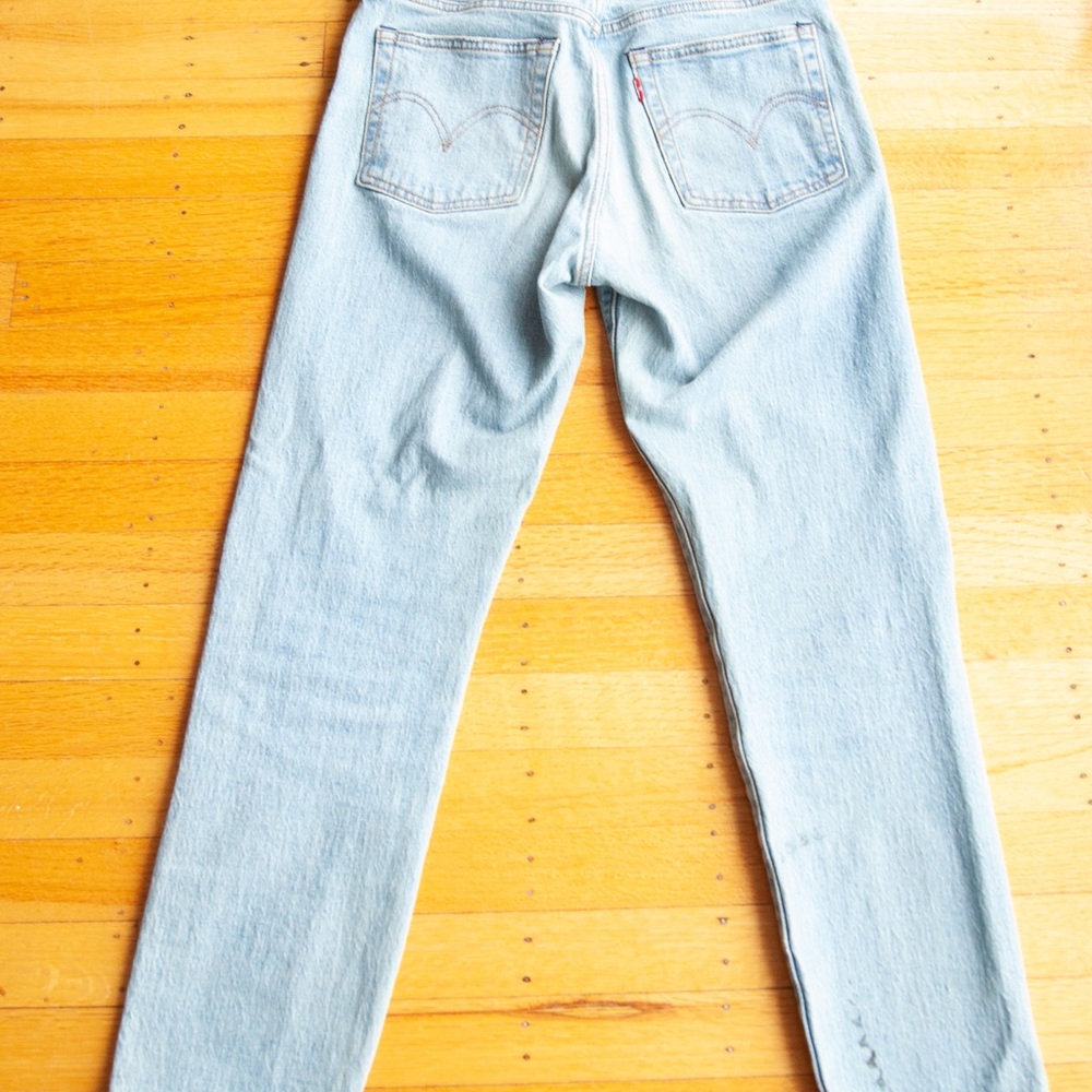 Levi’s Wedgie red tabs